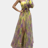 Romantické Šaty S Rozparkem A Květ Ve Středu Pro Události