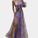 Romantické Šaty S Rozparkem A Květ Ve Středu Pro Události