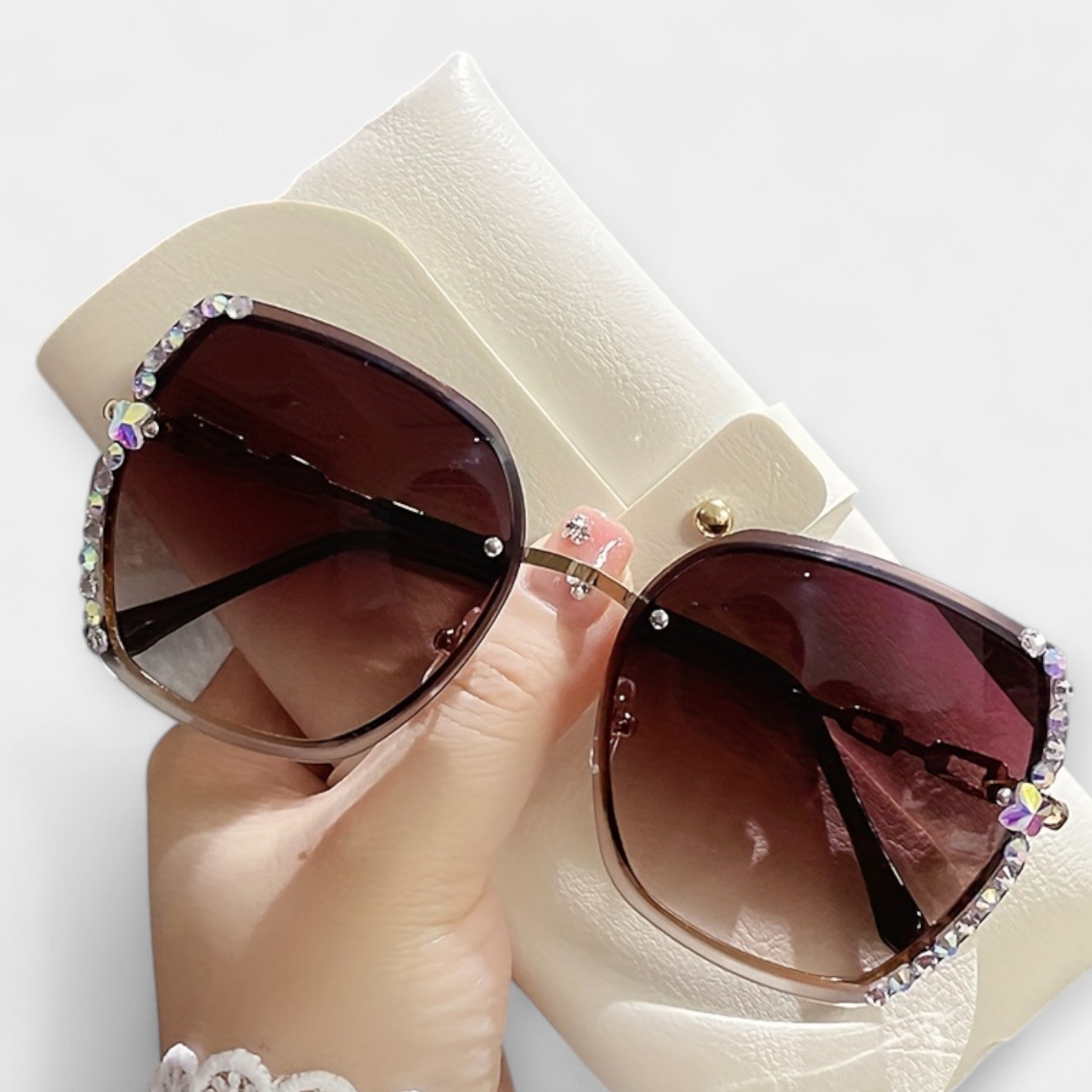 ADÉLA - Stylové dámské sluneční brýle s moderním gradientovým designem a kovovým rámem pro každodenní eleganci a sofistikovaný vzhled všedních dnů