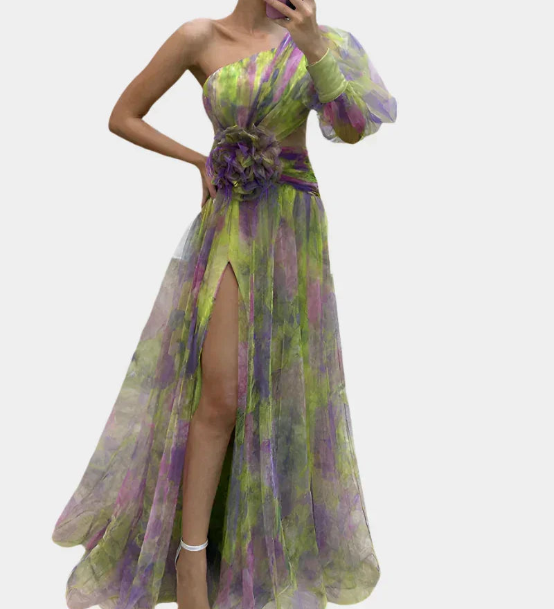 Romantické Šaty S Rozparkem A Květ Ve Středu Pro Události