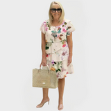 Letní Šaty S Květinovým Vzorem Bílé Pozadí Růžové Květiny