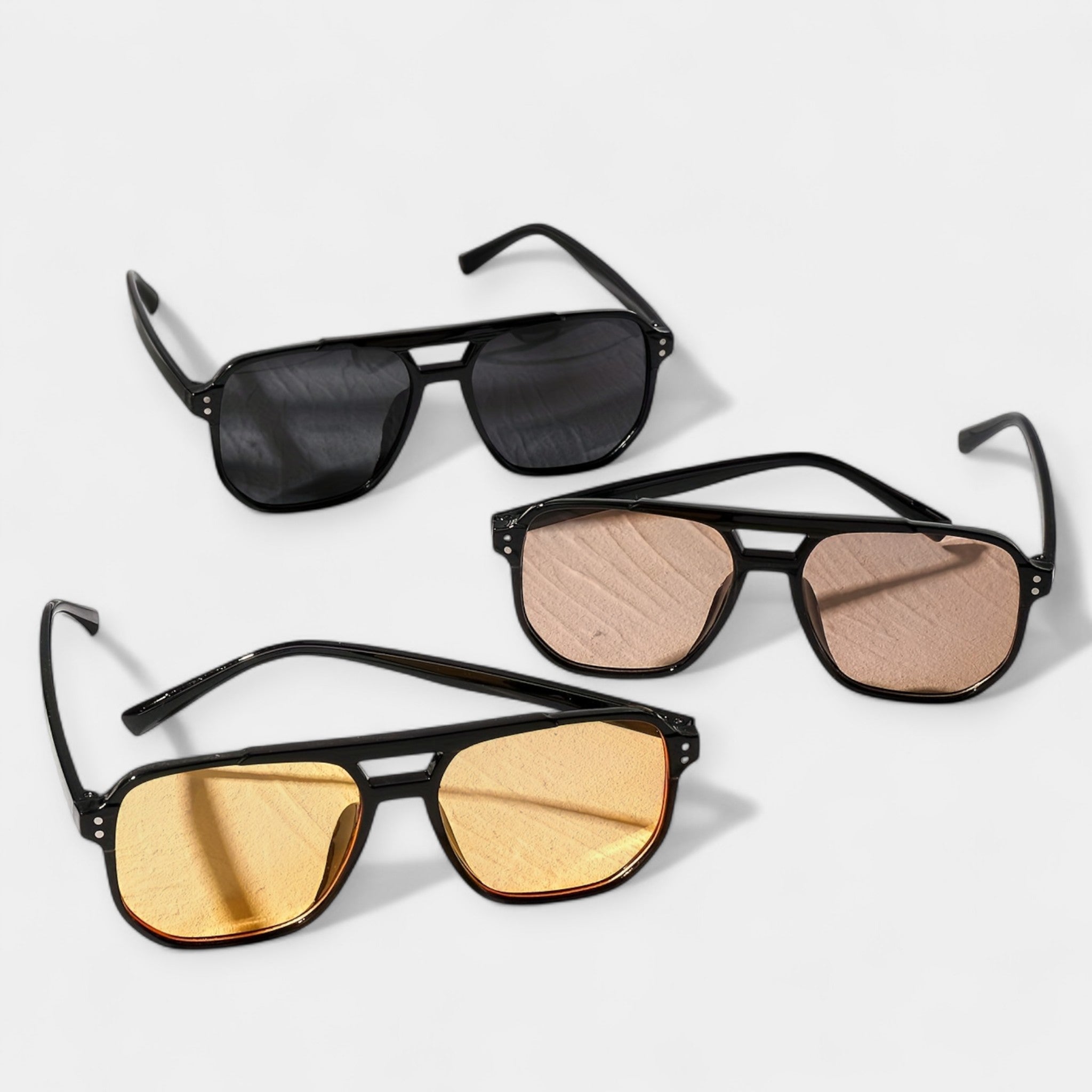 Anna - Stylové čtverhranné brýle s moderním geometrickým designem a elegantními detaily pro urbaní vzhled, ideální pro ženy