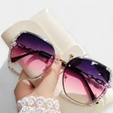 ADÉLA - Stylové dámské sluneční brýle s moderním gradientovým designem a kovovým rámem pro každodenní eleganci a sofistikovaný vzhled všedních dnů