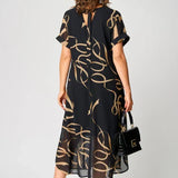 Lehké Šaty S Lineárními Vzory A Výstřihem Černá Látka