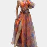 Romantické Šaty S Rozparkem A Květ Ve Středu Pro Události