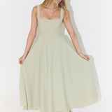 Elegantní Midi Šaty S Romantickým Střihem Čtvercový Dekolt