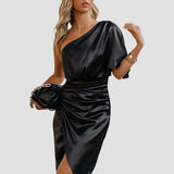 Elegantní Oblečení S Nadčasovým Minimalistickým Designem