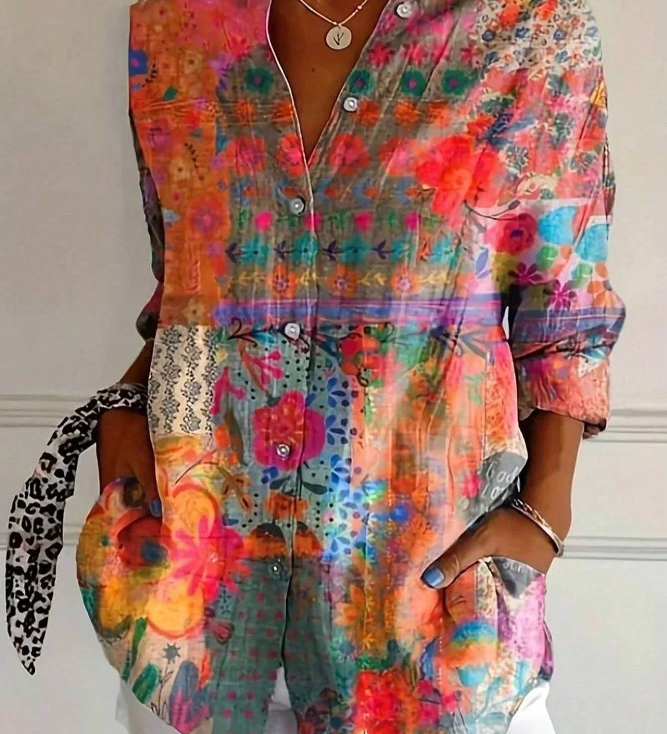 Astrid | Barevná halenka s motivy