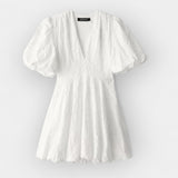 Lehké Bílé Šaty Nadčasová Elegance a Pohodlí po Celý Den