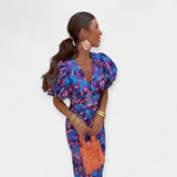 Okouzlující Šaty s Volány a Lesklým Saténem Večerní Párty