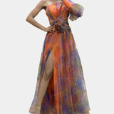 Romantické Šaty S Rozparkem A Květ Ve Středu Pro Události