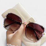 ADÉLA - Stylové dámské sluneční brýle s moderním gradientovým designem a kovovým rámem pro každodenní eleganci a sofistikovaný vzhled všedních dnů