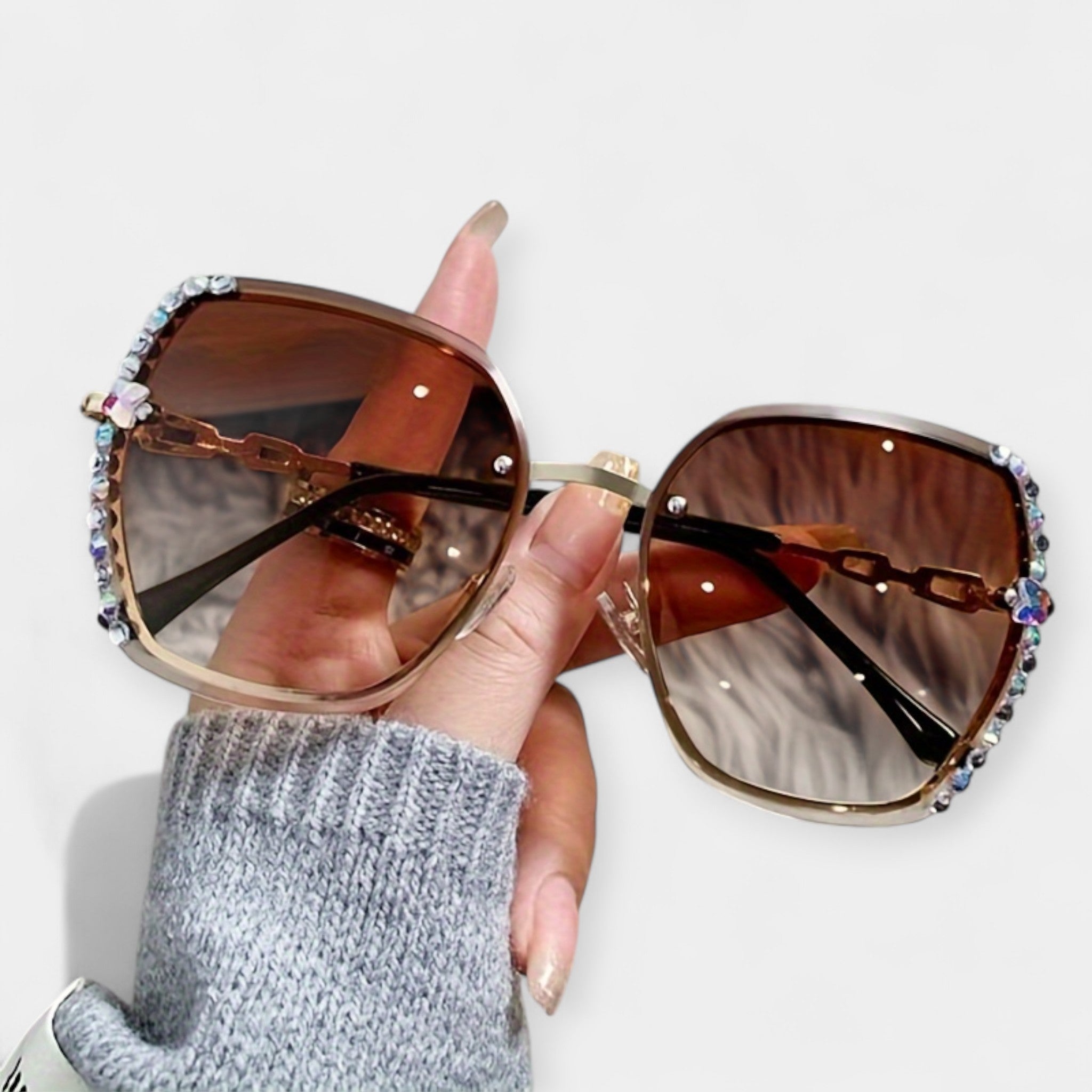 ADÉLA - Stylové dámské sluneční brýle s moderním gradientovým designem a kovovým rámem pro každodenní eleganci a sofistikovaný vzhled všedních dnů