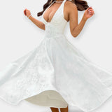 Elegantní Midi Šaty S Otevřenou Zádí A Korzetovým Designem