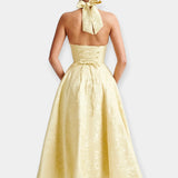 Elegantní Midi Šaty S Otevřenou Zádí A Korzetovým Designem