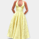 Elegantní Midi Šaty S Otevřenou Zádí A Korzetovým Designem