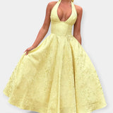 Elegantní Midi Šaty S Otevřenou Zádí A Korzetovým Designem