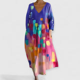 Elegantní Šaty s Výstřihem ve Výraznou Barevnou Paletou