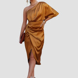 Elegantní Oblečení S Nadčasovým Minimalistickým Designem